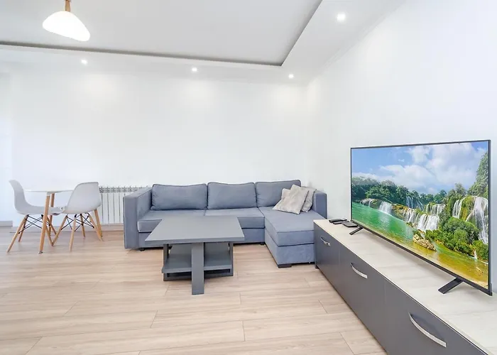 19Tumanyan Excellent Apartment In The Centre Of Capital